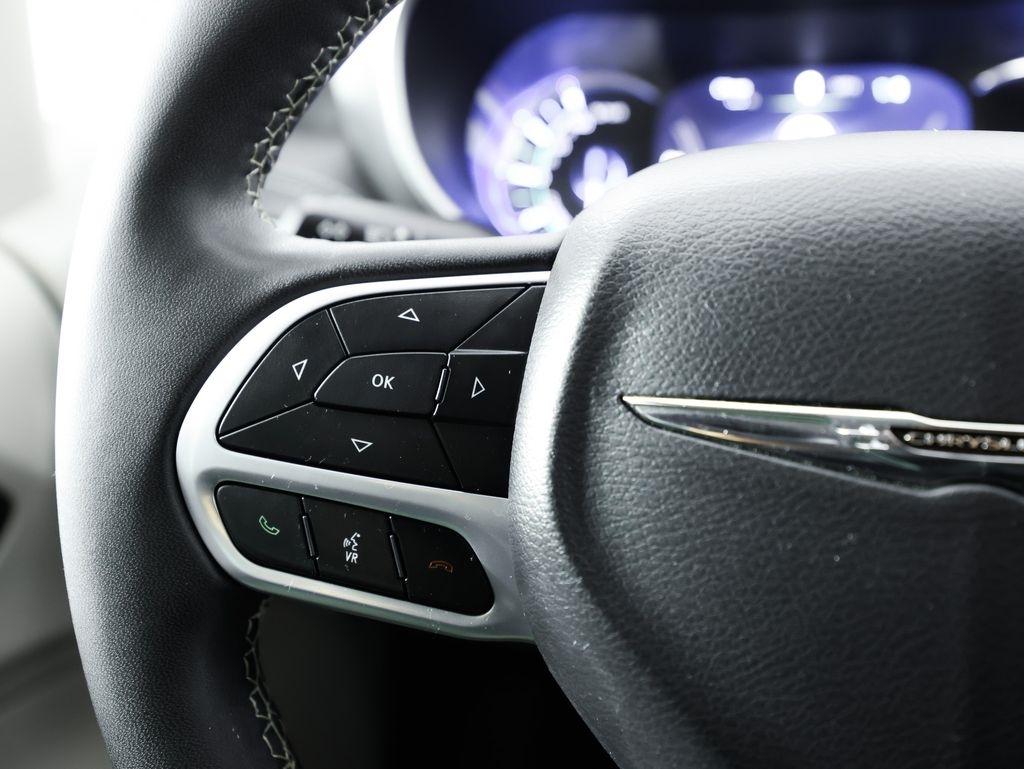 Chrysler Pacifica Hybrid Touring L FWD 2023