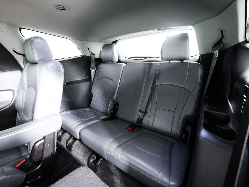 Buick Enclave FWD 4dr Essence 2021
