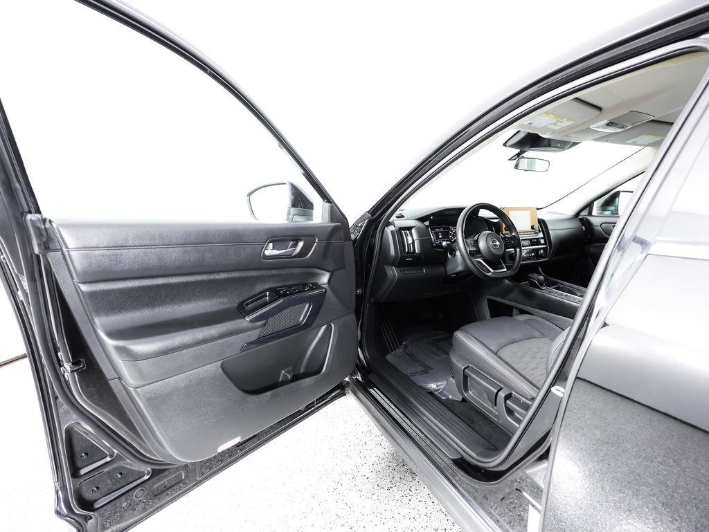 Nissan Pathfinder S 2WD 2022