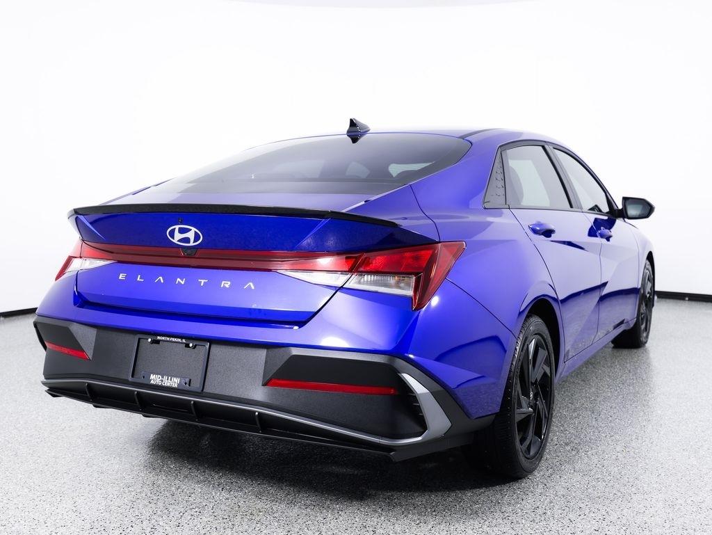 Hyundai Elantra SEL Sport Sedan 2026
