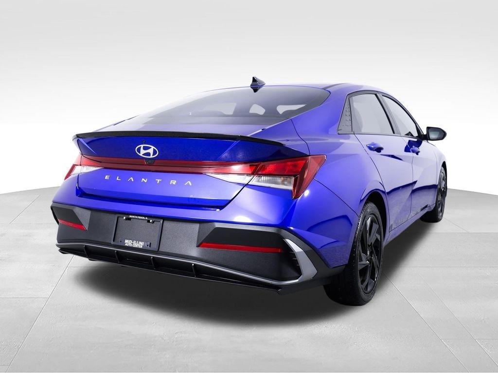 Hyundai Elantra SEL Sport Sedan 2026