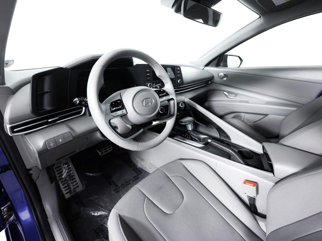 Hyundai Elantra SEL Sport Sedan 2026