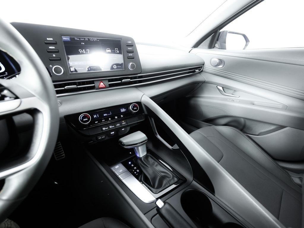 Hyundai Elantra SEL Sport Sedan 2026