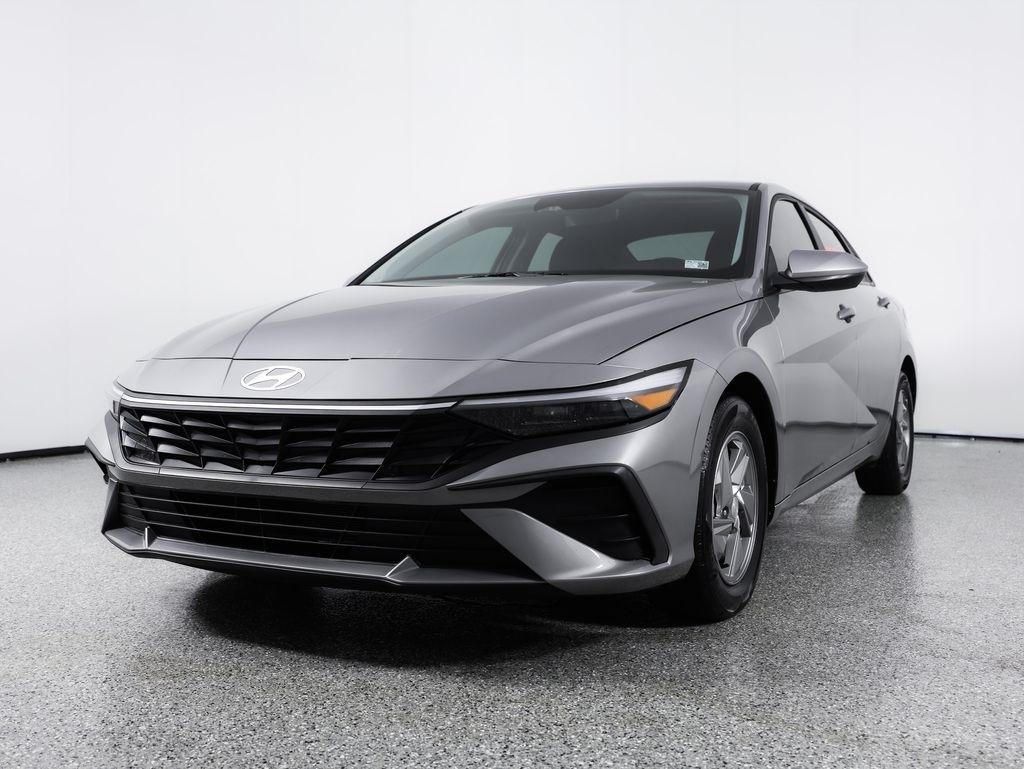 Hyundai Elantra SE IVT 2025