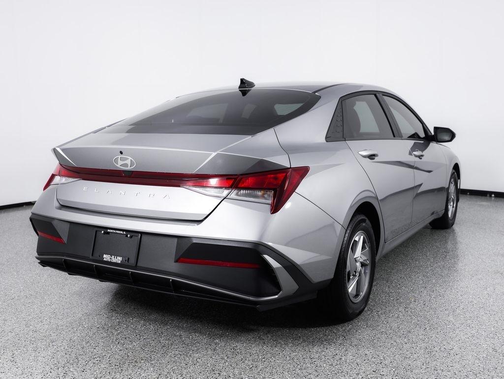 Hyundai Elantra SE IVT 2025