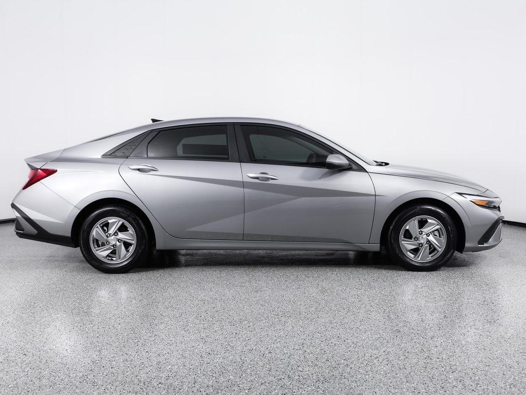 Hyundai Elantra SE IVT 2025