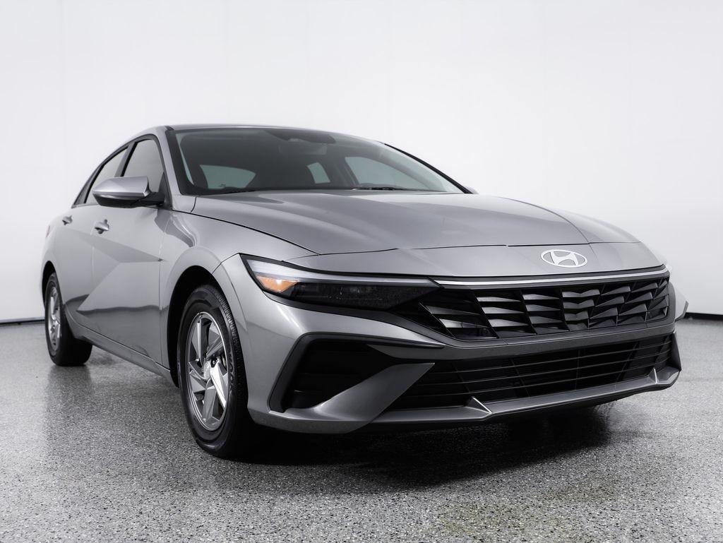 Hyundai Elantra SE IVT 2025