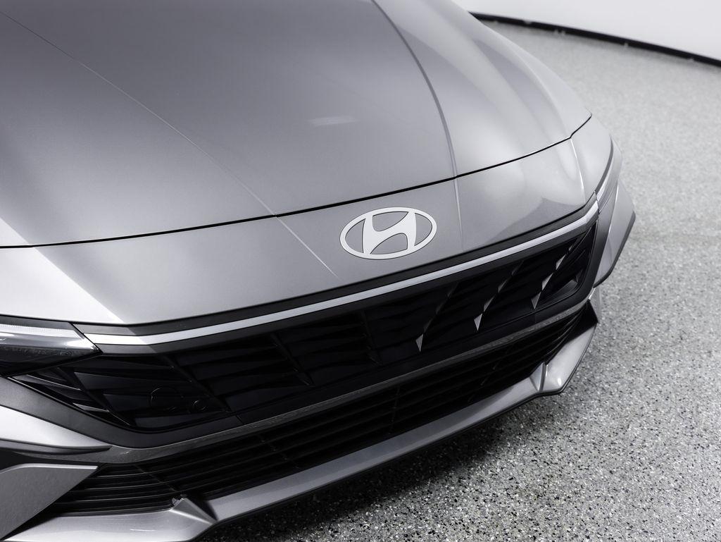 Hyundai Elantra SE IVT 2025