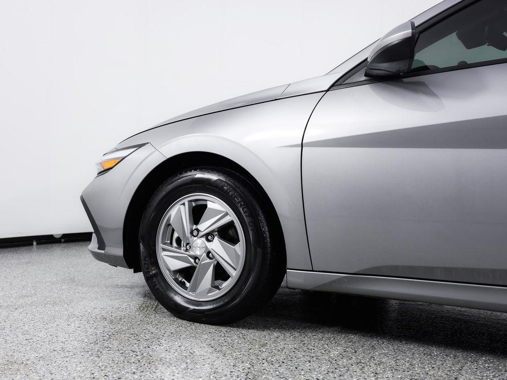 Hyundai Elantra SE IVT 2025