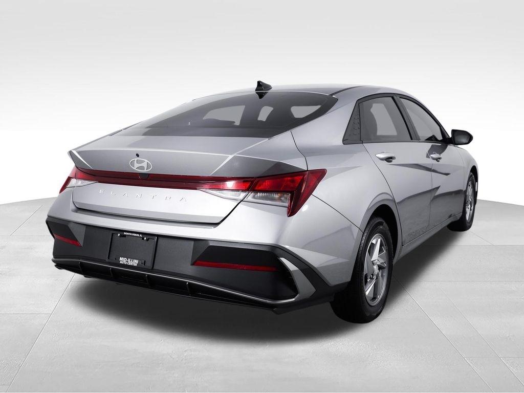 Hyundai Elantra SE IVT 2025