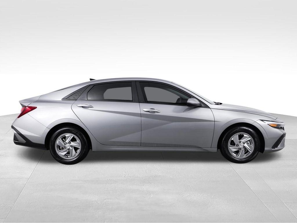 Hyundai Elantra SE IVT 2025