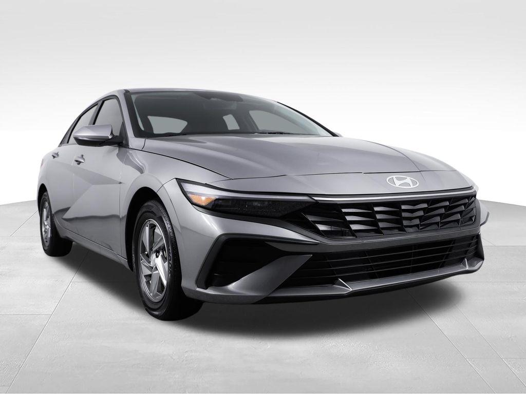 Hyundai Elantra SE IVT 2025