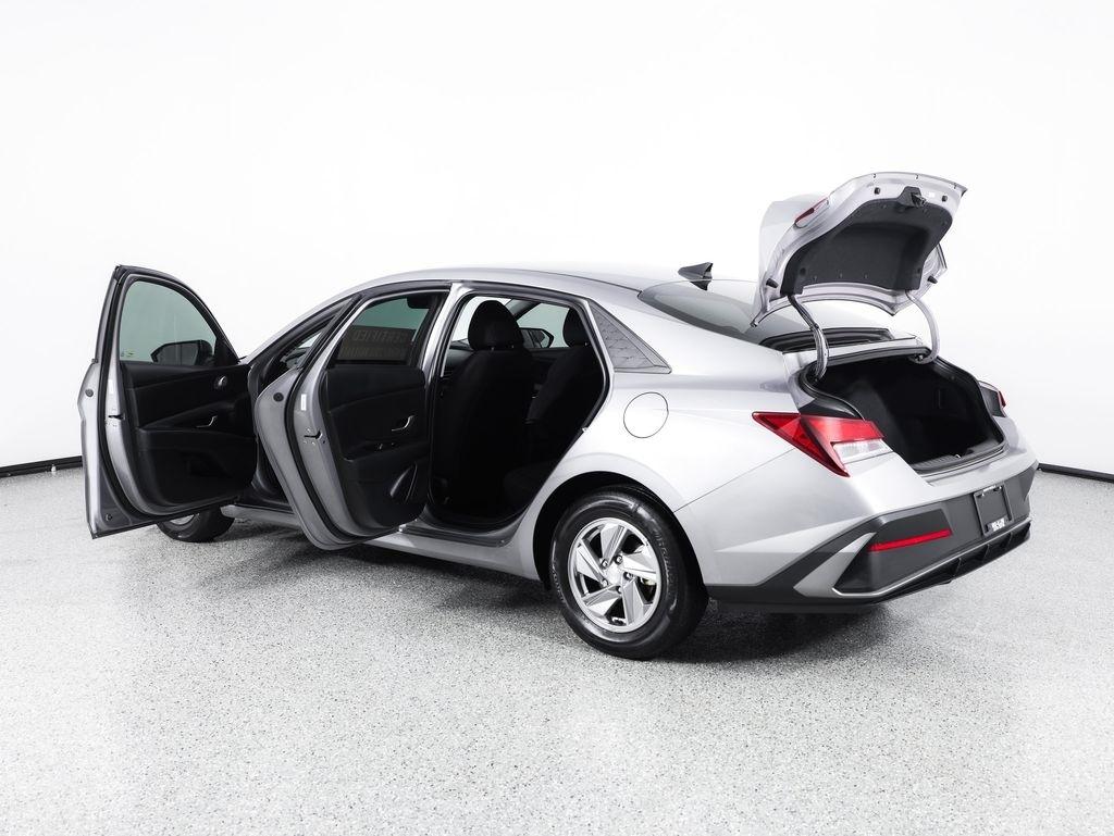 Hyundai Elantra SE IVT 2025