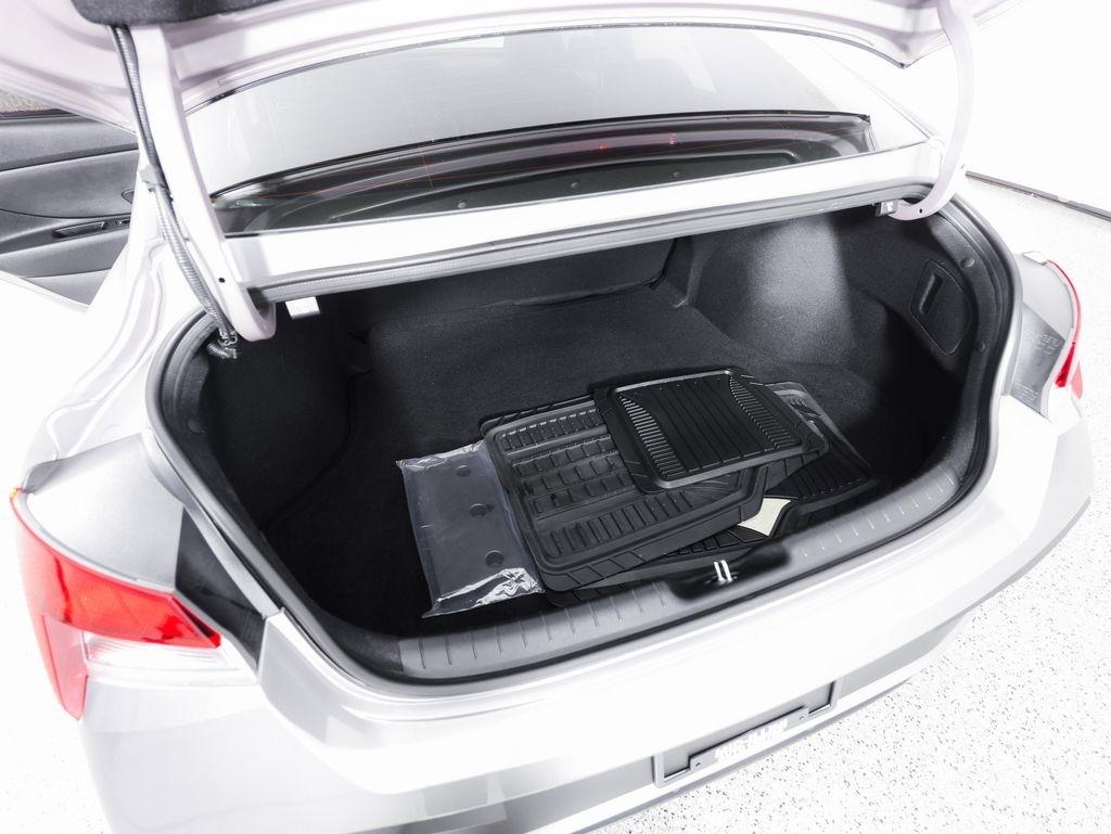 Hyundai Elantra SE IVT 2025