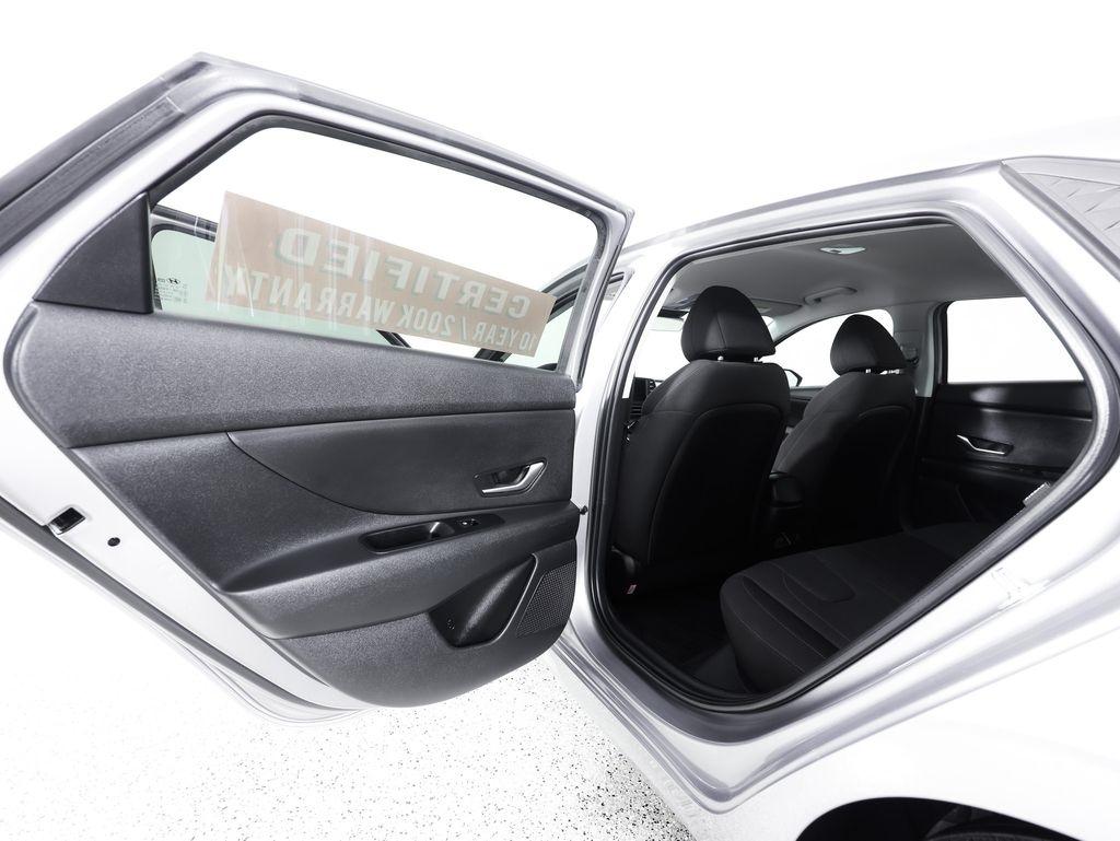 Hyundai Elantra SE IVT 2025