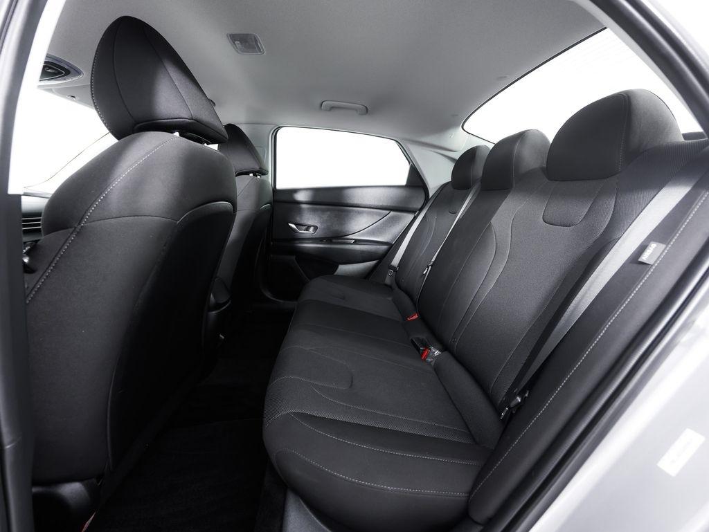 Hyundai Elantra SE IVT 2025