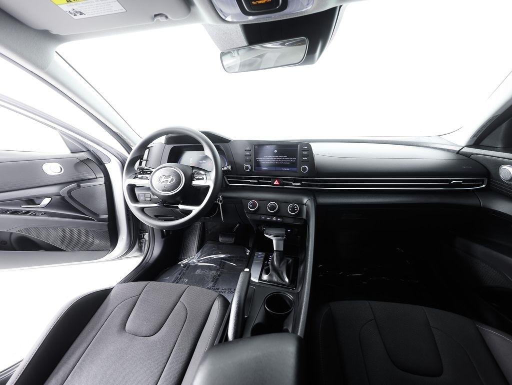 Hyundai Elantra SE IVT 2025