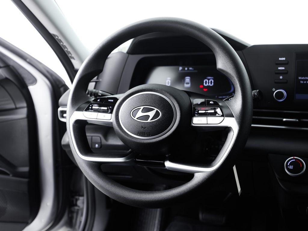 Hyundai Elantra SE IVT 2025
