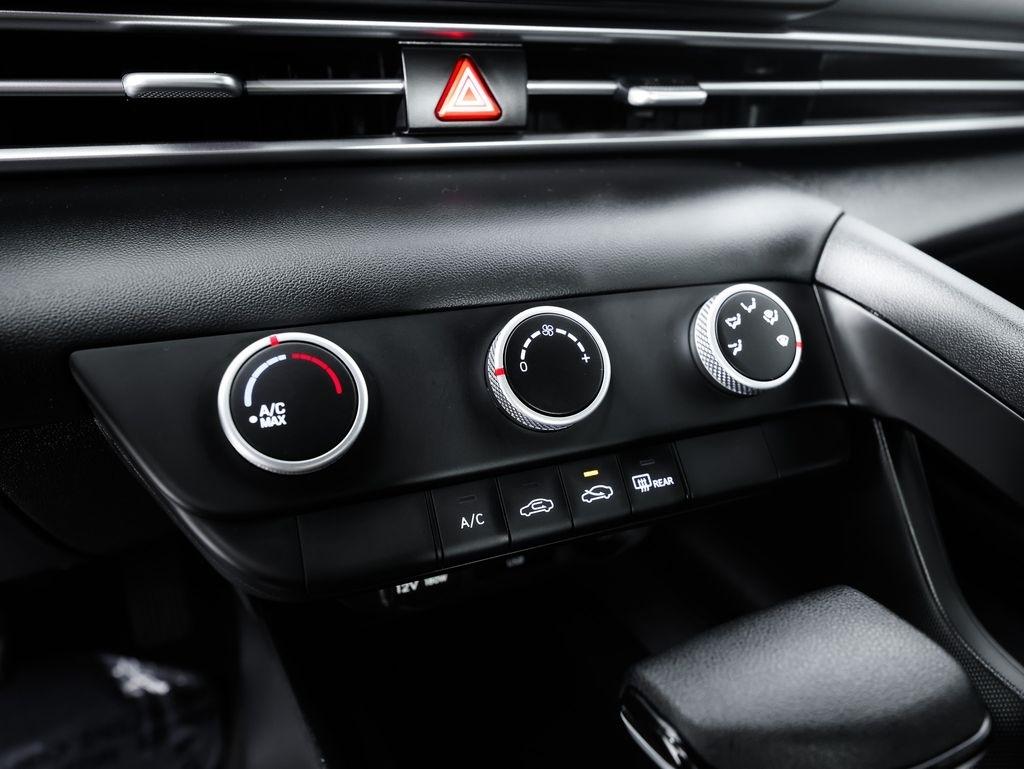 Hyundai Elantra SE IVT 2025