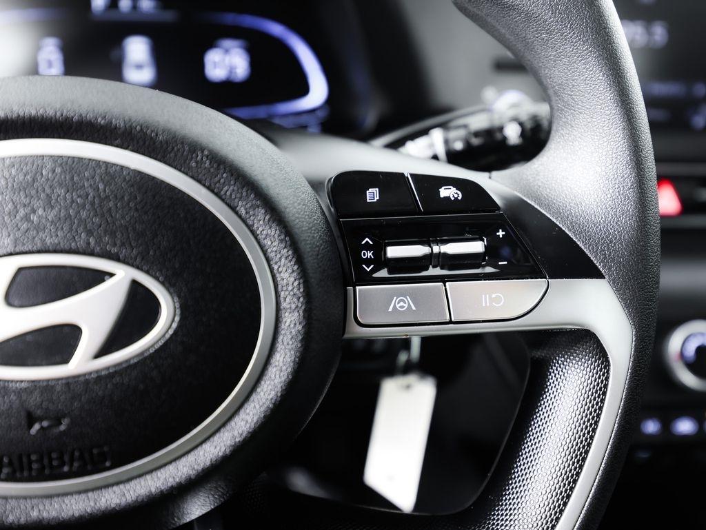 Hyundai Elantra SE IVT 2025