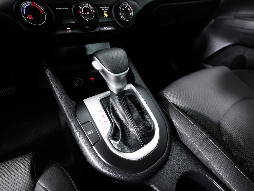 Kia Forte LXS IVT 2024