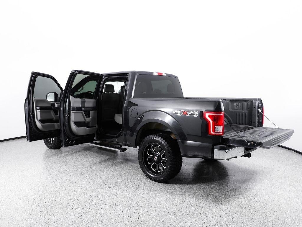 Ford F-150 4WD SuperCrew 145" Lariat 2015