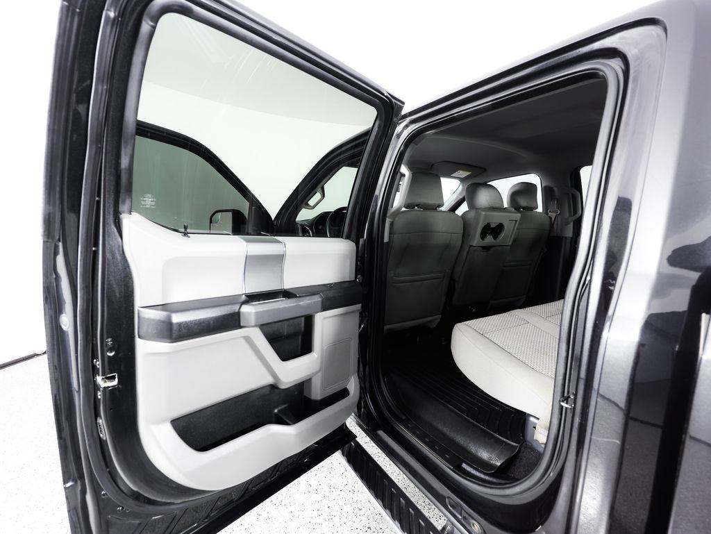Ford F-150 4WD SuperCrew 145" Lariat 2015