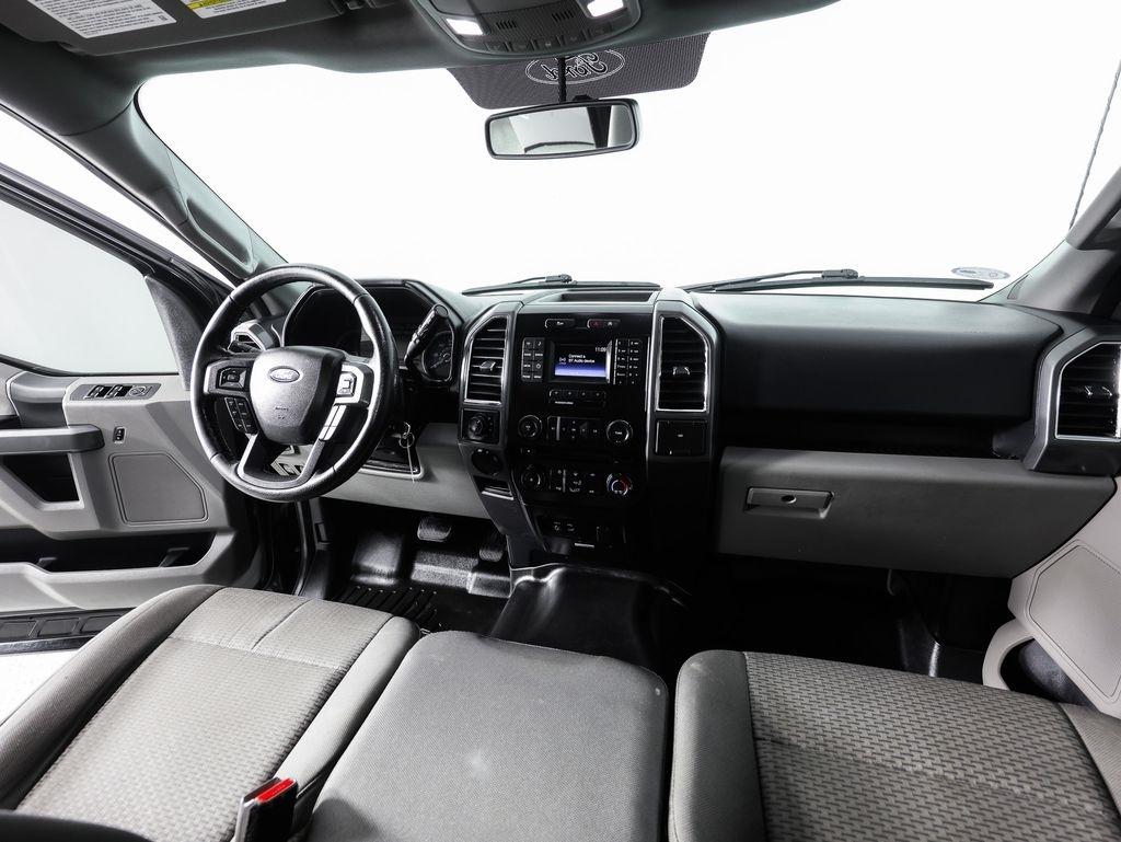 Ford F-150 4WD SuperCrew 145" Lariat 2015