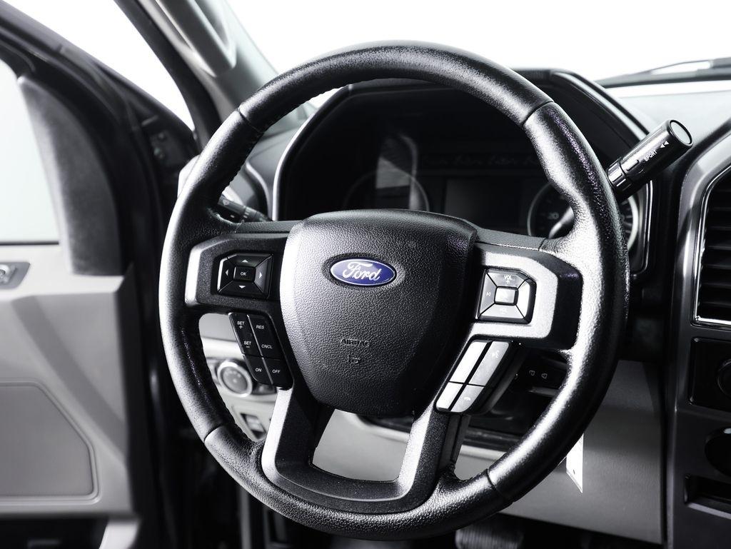 Ford F-150 4WD SuperCrew 145" Lariat 2015