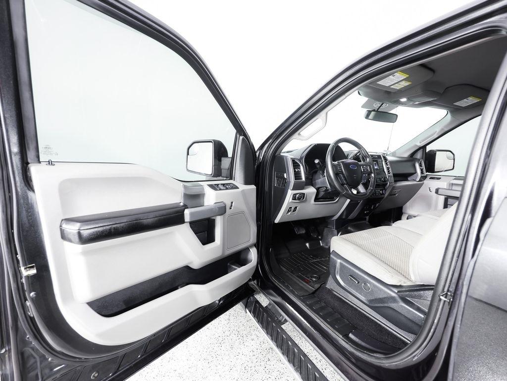 Ford F-150 4WD SuperCrew 145" Lariat 2015