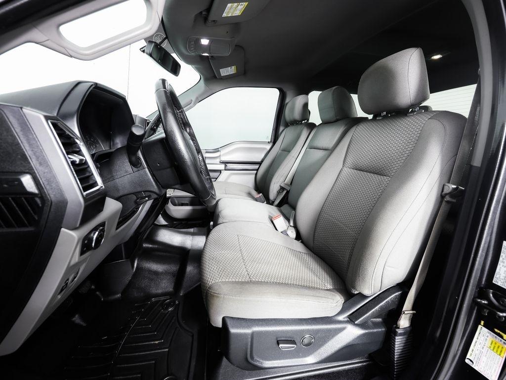 Ford F-150 4WD SuperCrew 145" Lariat 2015