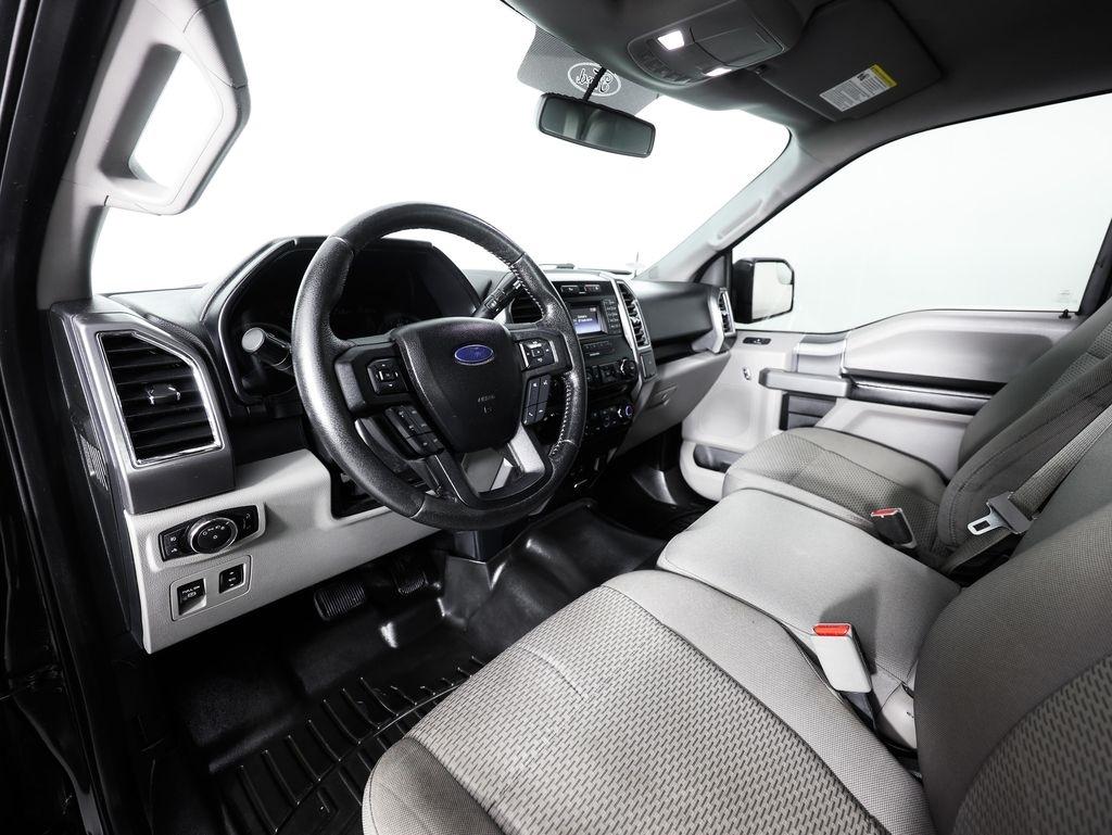 Ford F-150 4WD SuperCrew 145" Lariat 2015