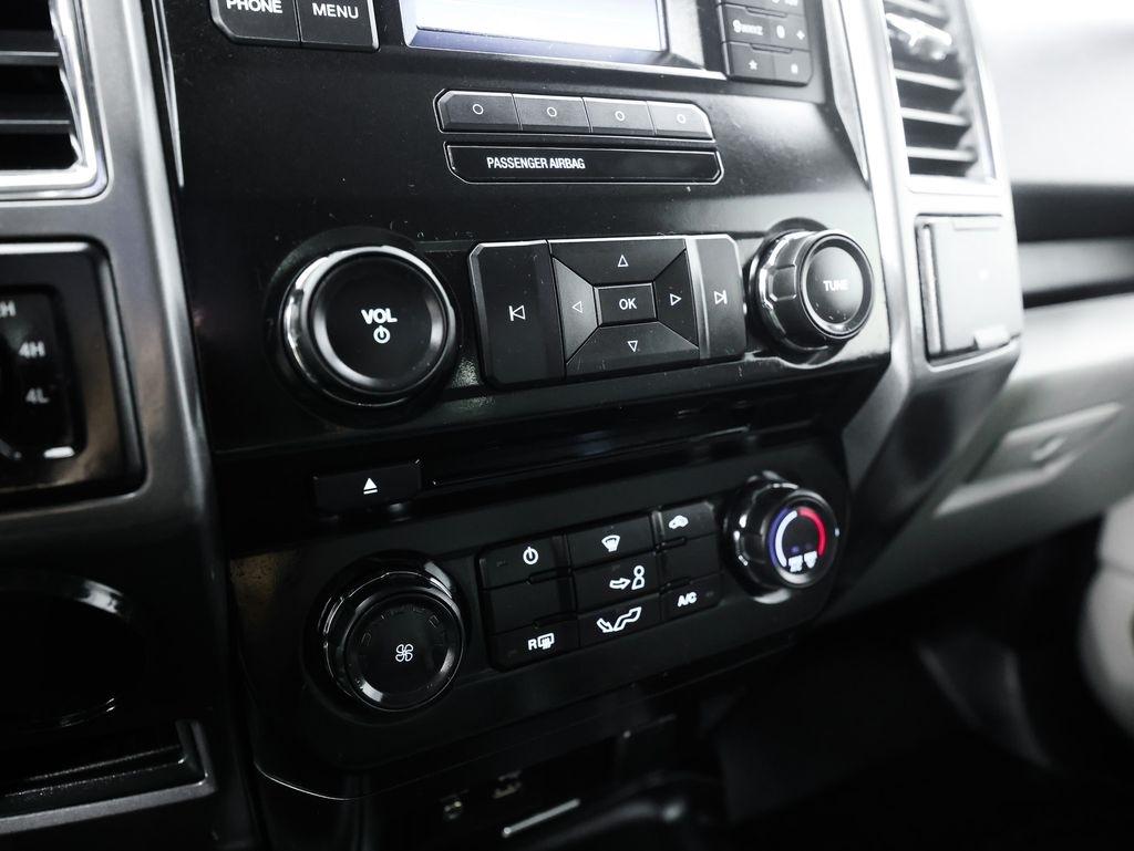 Ford F-150 4WD SuperCrew 145" Lariat 2015
