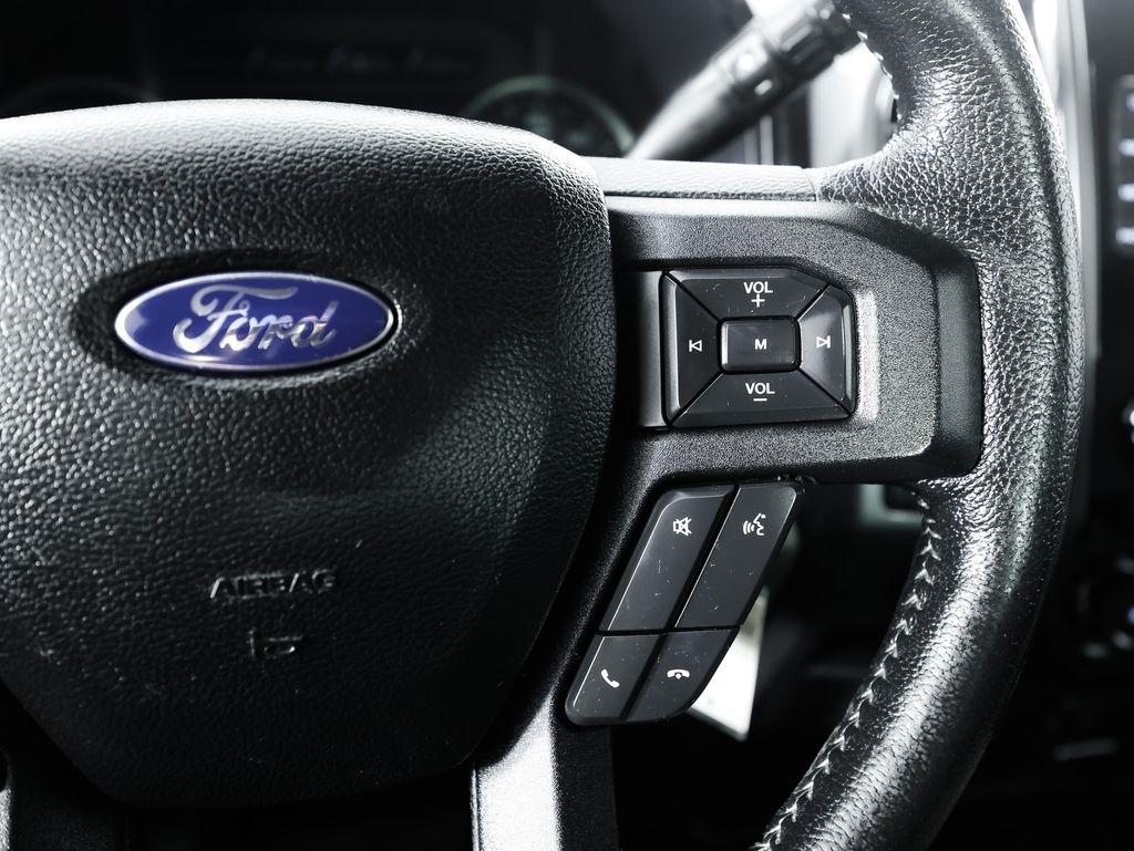 Ford F-150 4WD SuperCrew 145" Lariat 2015