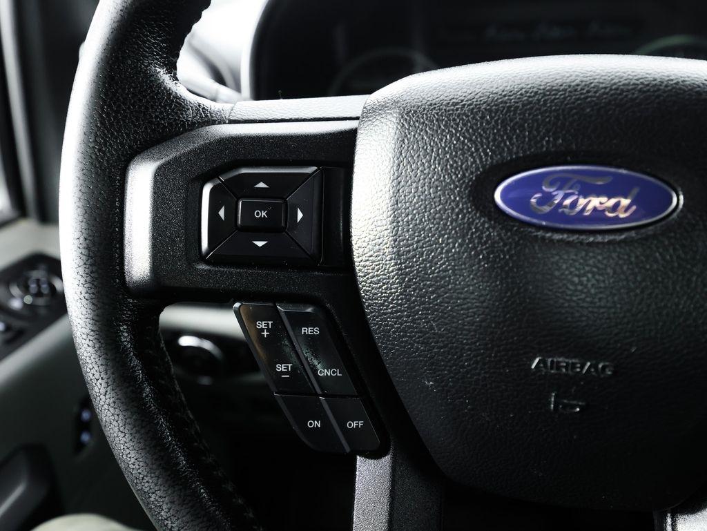Ford F-150 4WD SuperCrew 145" Lariat 2015