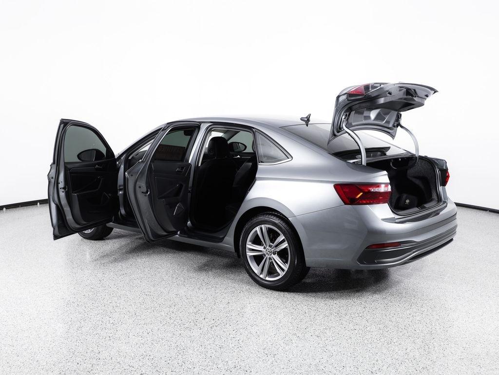 Volkswagen Jetta SE Auto 2022