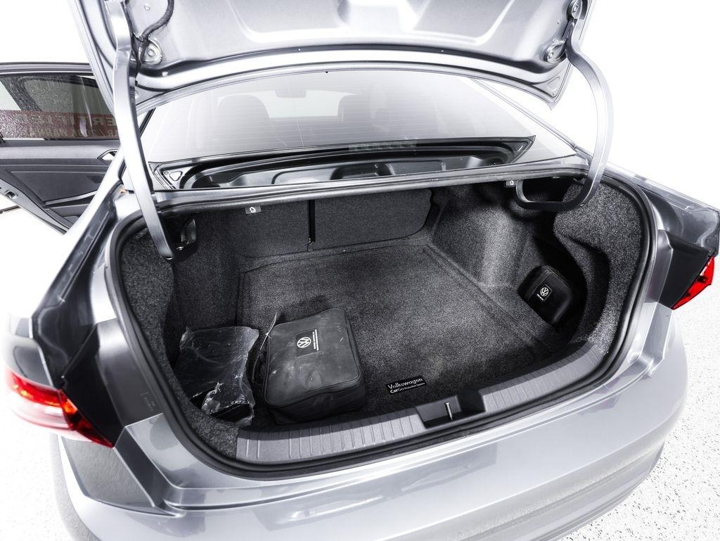 Volkswagen Jetta SE Auto 2022