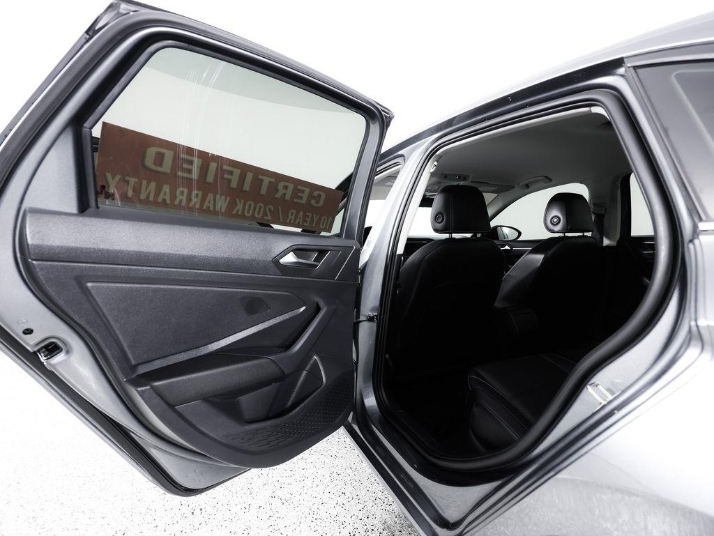 Volkswagen Jetta SE Auto 2022