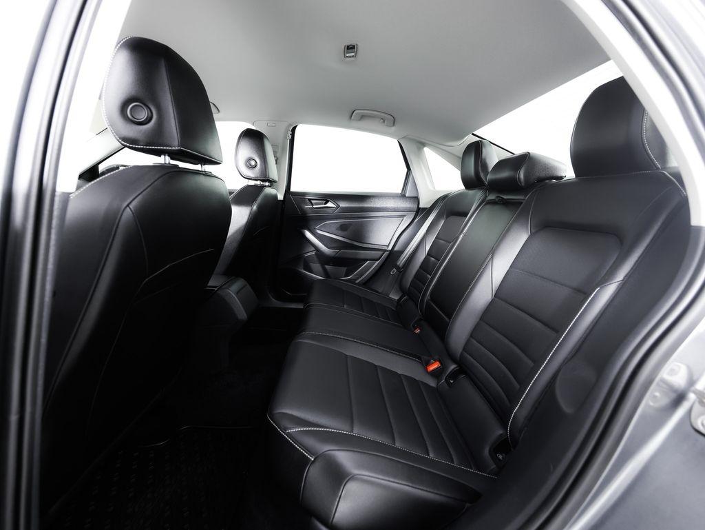 Volkswagen Jetta SE Auto 2022