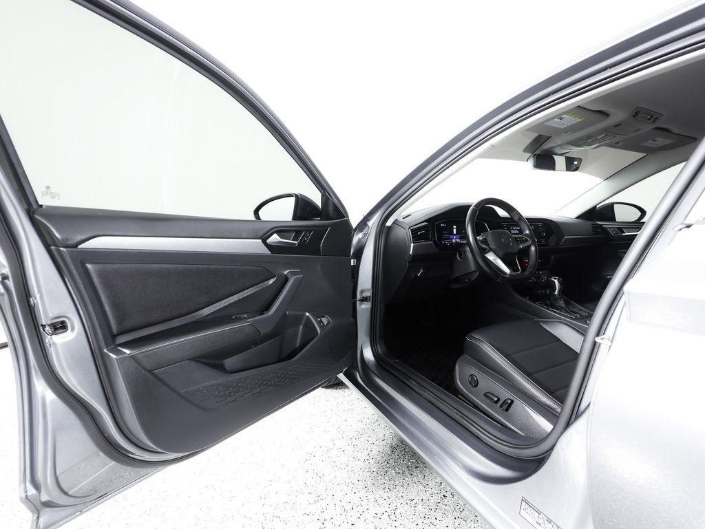 Volkswagen Jetta SE Auto 2022