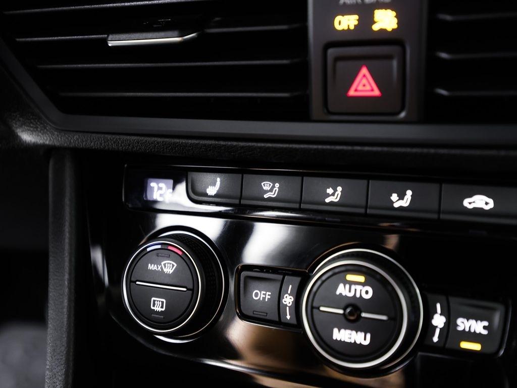 Volkswagen Jetta SE Auto 2022