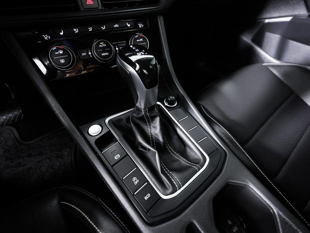 Volkswagen Jetta SE Auto 2022