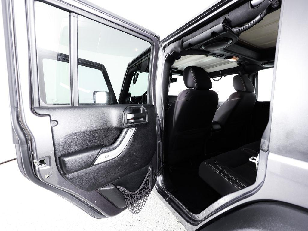 Jeep Wrangler Unlimited 4WD 4dr Rubicon 2014
