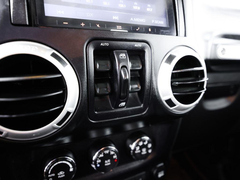 Jeep Wrangler Unlimited 4WD 4dr Rubicon 2014