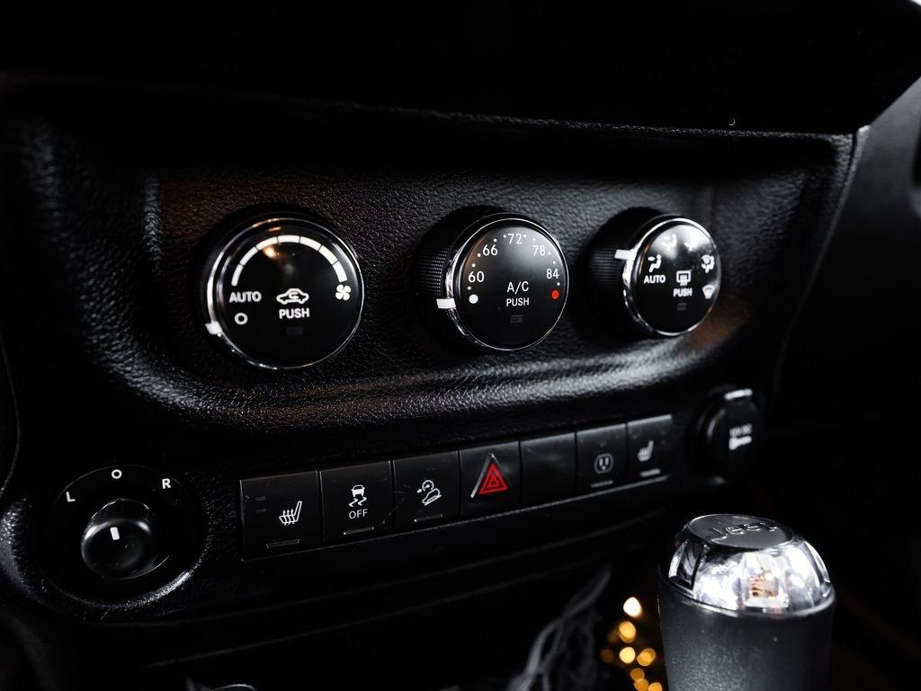 Jeep Wrangler Unlimited 4WD 4dr Rubicon 2014