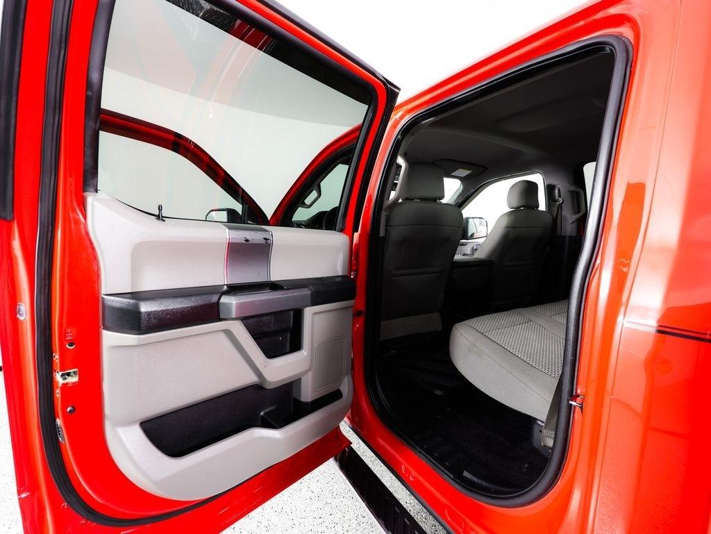 Ford F-150 4WD SuperCrew 145" Lariat 2016