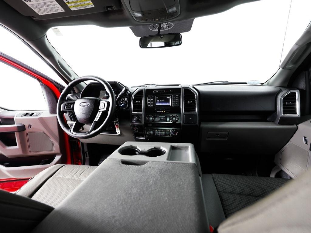Ford F-150 4WD SuperCrew 145" Lariat 2016