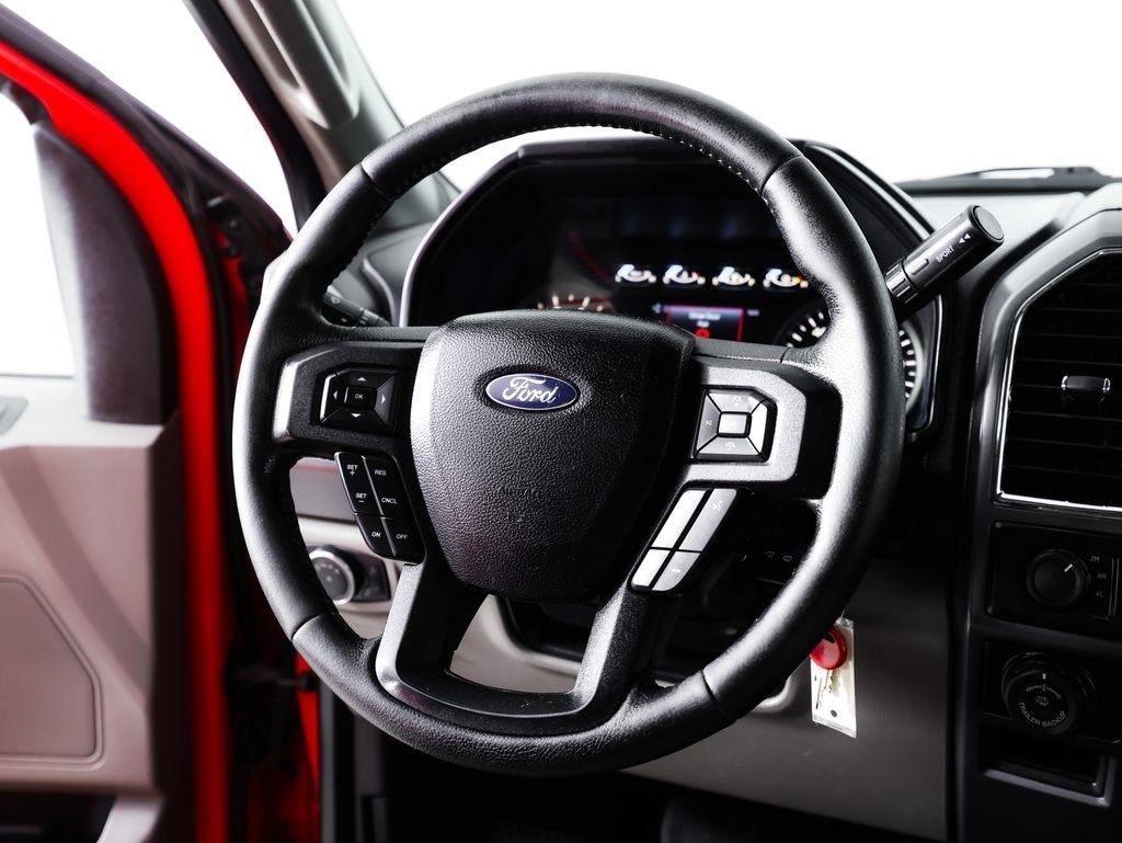 Ford F-150 4WD SuperCrew 145" Lariat 2016