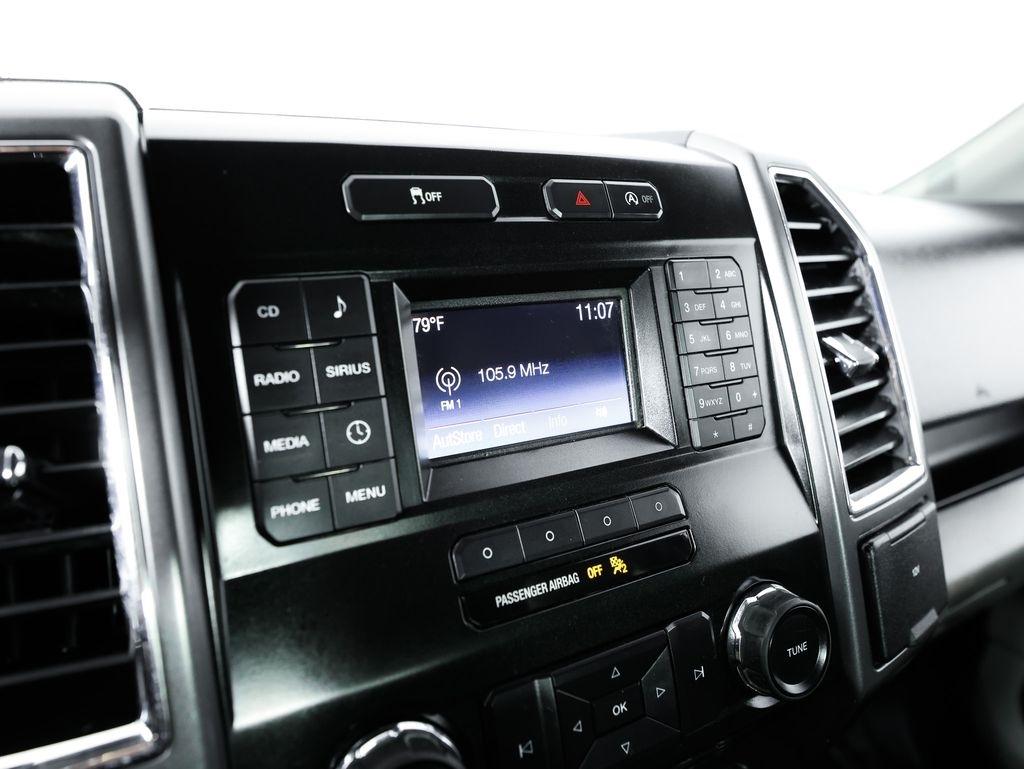 Ford F-150 4WD SuperCrew 145" Lariat 2016