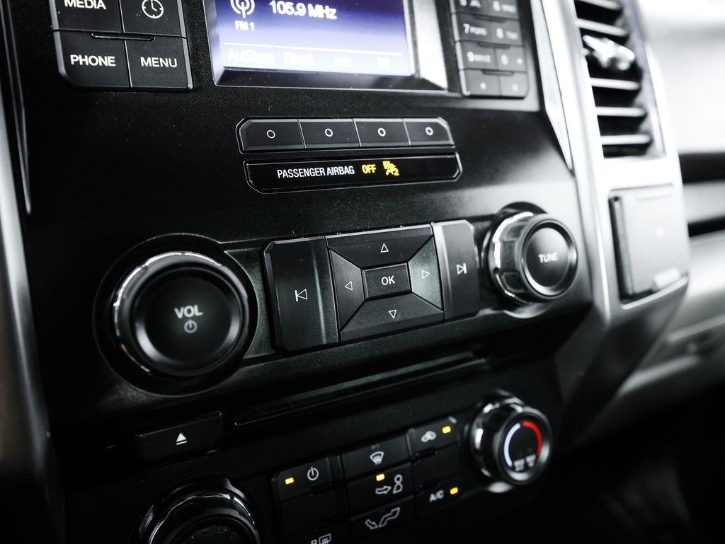 Ford F-150 4WD SuperCrew 145" Lariat 2016